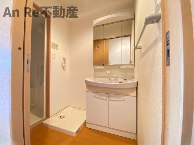 川口市戸塚東１丁目の賃貸マンションの洗面所