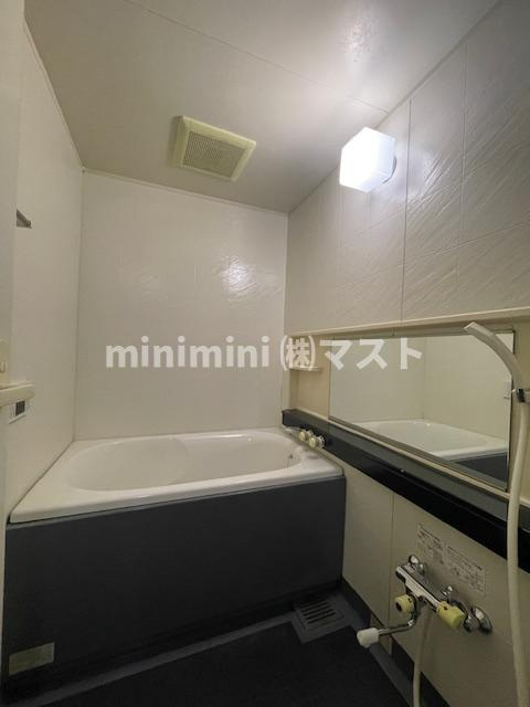 シャトー本町の浴室