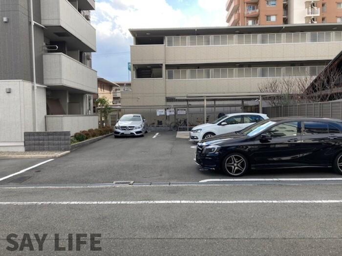 ラヴィアンフルールの駐車場
