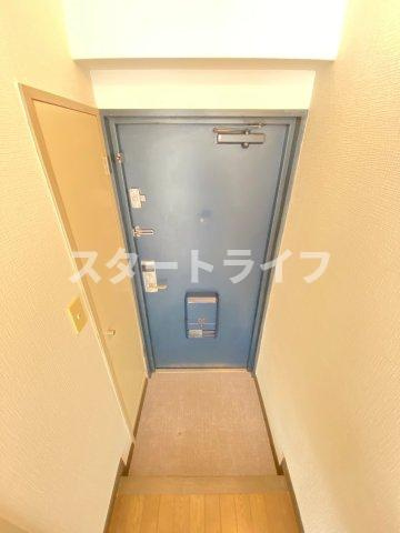 大阪市東淀川区東中島５丁目の賃貸マンションの玄関