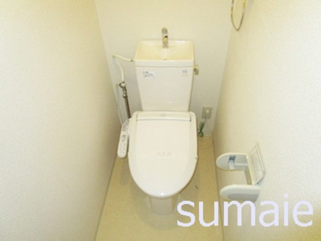 マンション白陽のトイレ|温水洗浄機能付きトイレです