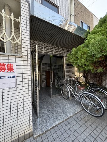 サンシャイン香里園Ⅲのエントランス|清潔なエントランスです