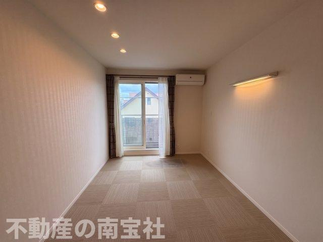 【洋室】 | 3F　洋室（7.5帖）（CG加工により家具を消去しております）