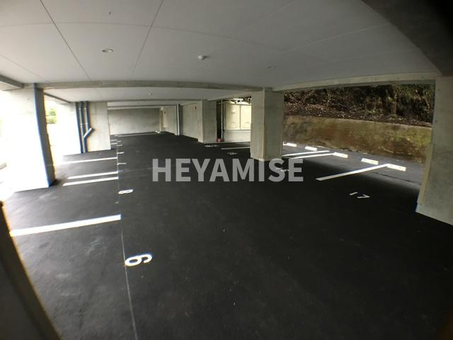 デ・クメール蛍茶屋東の駐車場