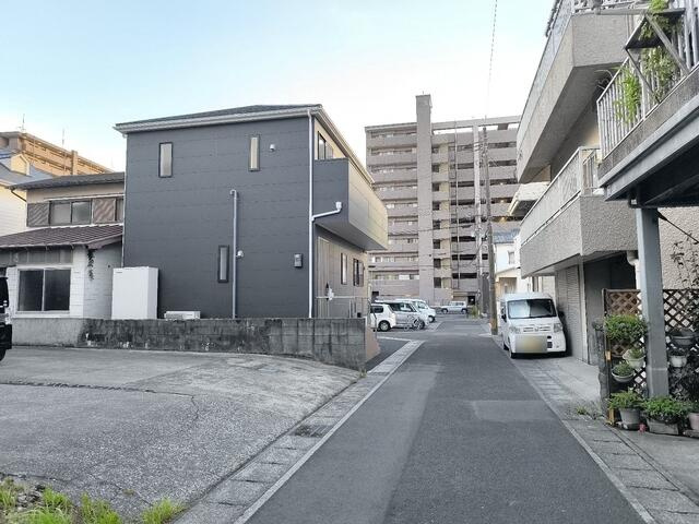 【前面道路含む現地写真】