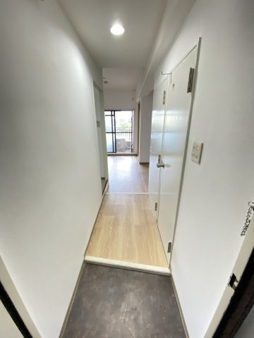 大阪市淀川区宮原１丁目の賃貸マンションの玄関