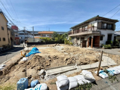 【駐車場】 | 石津町１丁　新築一戸建 | ゆとりのある洗面室ですよ♪朝の身支度もスムーズにできますね！