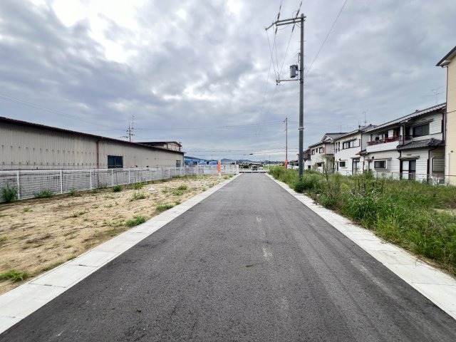 売土地　橿原市忌部町の前面道路含む現地写真