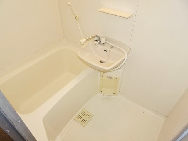 ヴィラ瀬戸Ⅱの浴室|風呂トイレ別