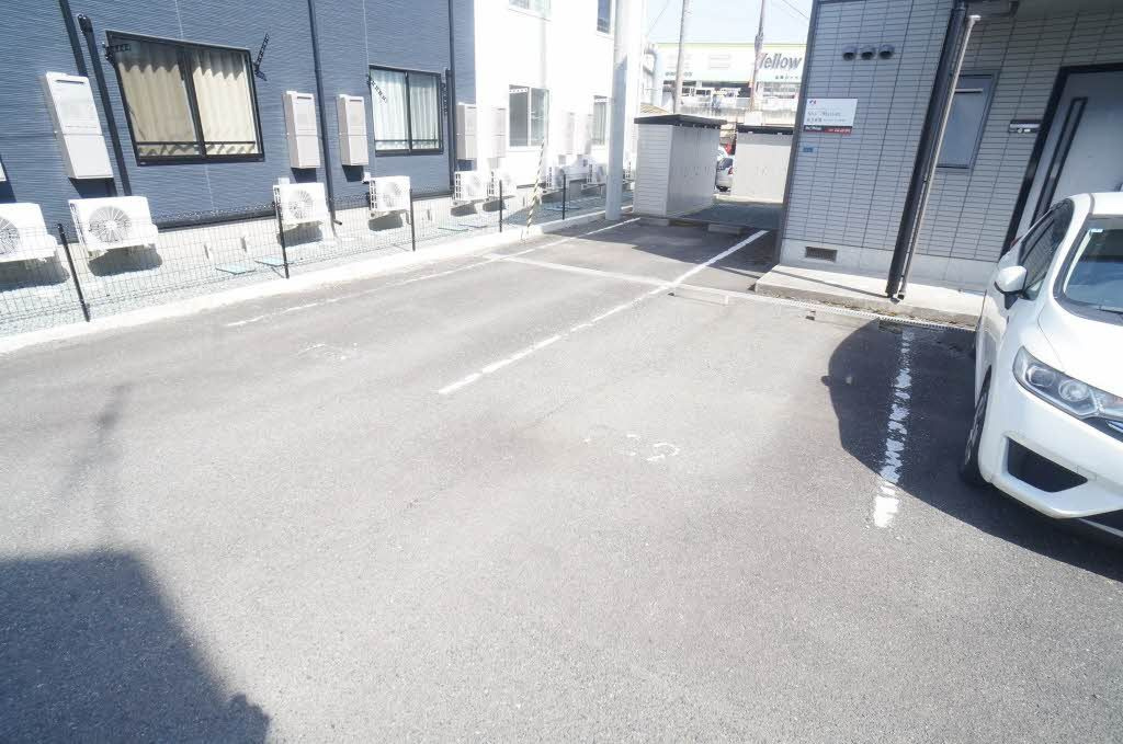 スターハウスの駐車場