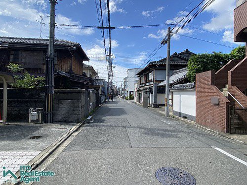 高野清水町 中古戸建の前面道路含む現地写真