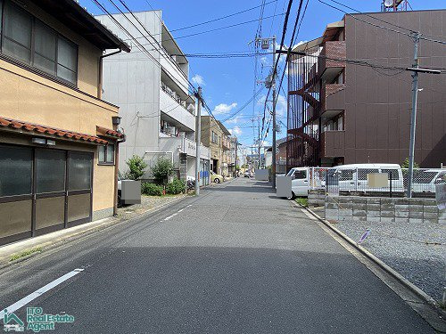 高野清水町 中古戸建の前面道路含む現地写真
