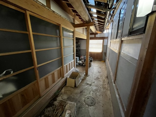 榛原大貝のその他|土間続きの離れへの動線。裏口へのアクセスもスムーズな造りです。
