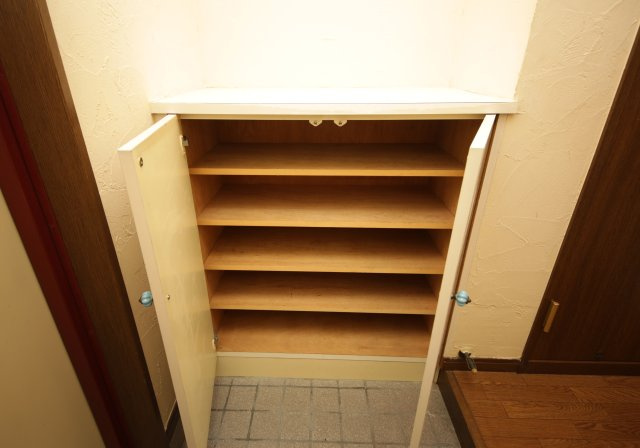 寺由ビルの収納