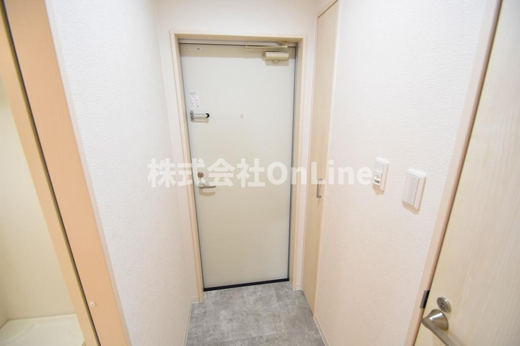 ロイヤルハイツ俊徳道の玄関