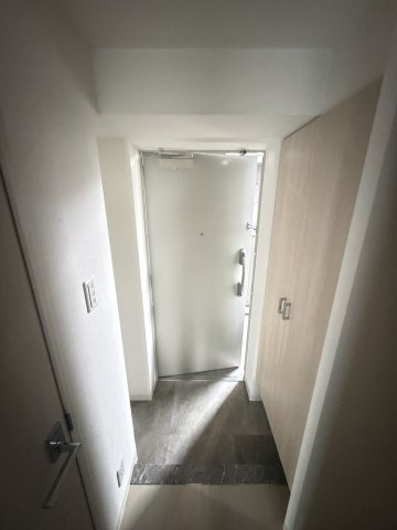Dimora難波の玄関