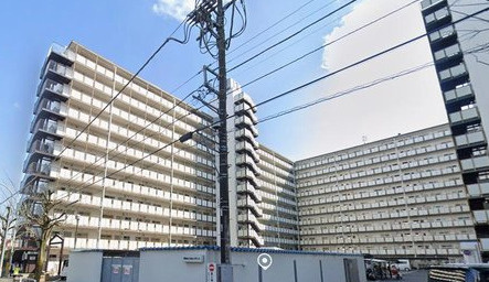 秀和めじろ台レジデンスの外観