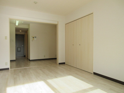【居間・リビング】 | MAEKAWA BLD | 同マンション別部屋