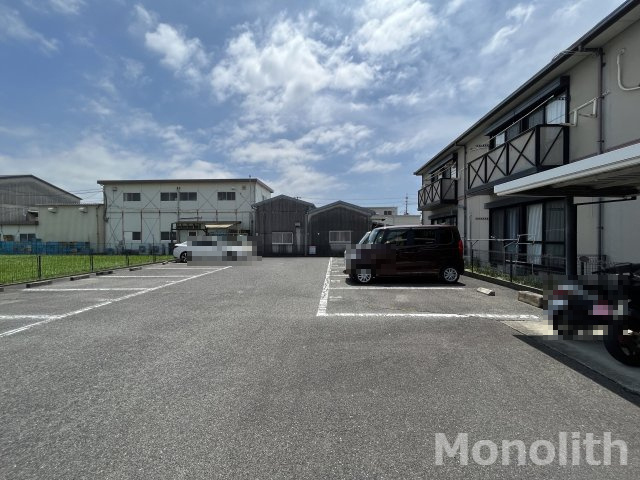 フレグランス箕形の駐車場