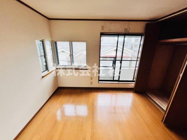 東淀川区豊里６丁目　中古戸建の洋室|明るい洋室です