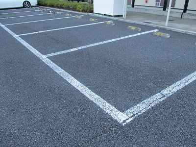 レオパレスケリュスＢの駐車場