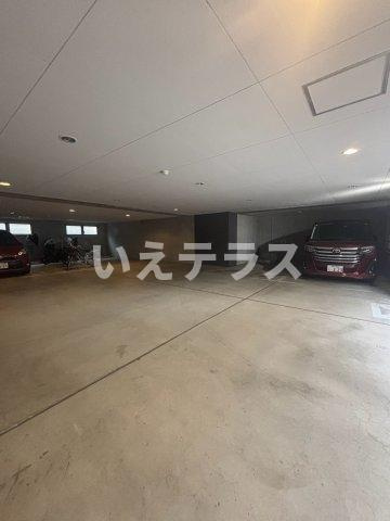 ワコーレシエラ神戸の駐車場