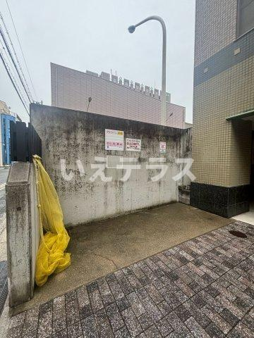 ワコーレシエラ神戸の駐車場