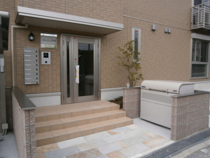 Brama甲東のエントランス
