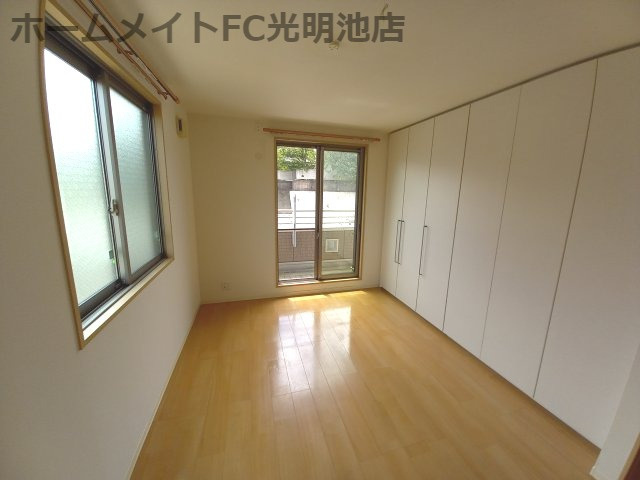 シャーメゾン泉ヶ丘の洋室