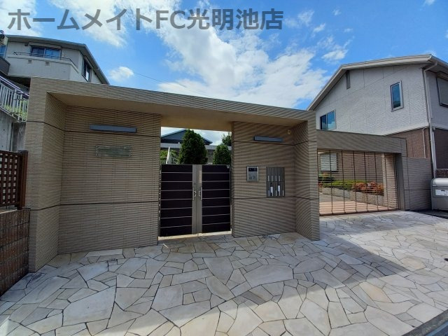 シャーメゾン泉ヶ丘のエントランス