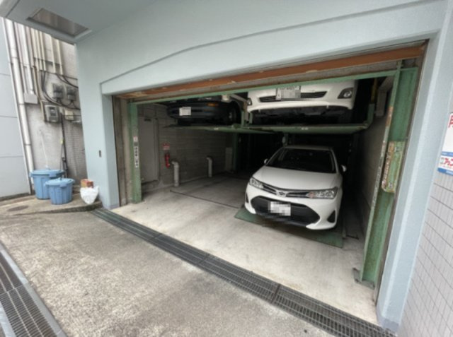 グラン・ビルド渡辺Ⅰの駐車場