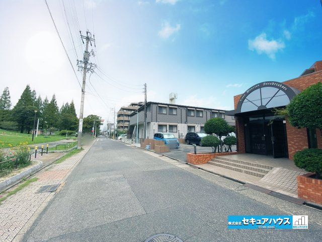 【中古マンション】ライオンズマンション笠寺公園の周辺|【前面道路】
事前予約にて現地ご見学いただけます！お気軽にお問い合わせください♪
■株式会社　セキュアハウス■
住宅ローンに強く、知識、経験豊富なスタッフ在籍　　　　　　　　　　　　　　　　　　　