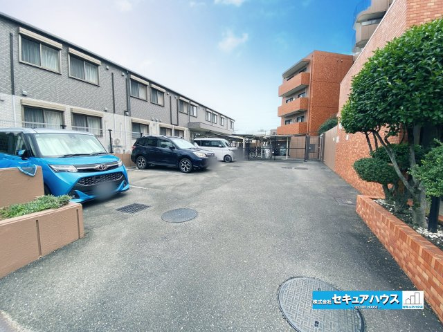 【中古マンション】ライオンズマンション笠寺公園のその他|【敷地内駐車場】
事前予約にて現地ご見学いただけます！お気軽にお問い合わせください♪
■株式会社　セキュアハウス■　　　　　　　　　　　　　　　　　　