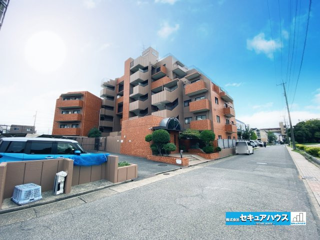 【中古マンション】ライオンズマンション笠寺公園の外観|【現地外観】
◆10月下旬ごろリフォーム完成します！！
最上階で陽当たり良好で開放的！
南向きの物件になります。
ぜひ一度ご内見下さい♪　　　　　　