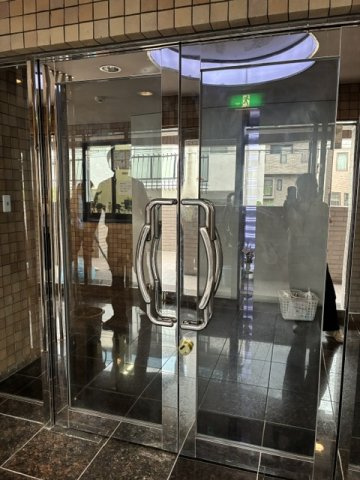 神戸市東灘区岡本２丁目の賃貸マンションのエントランス