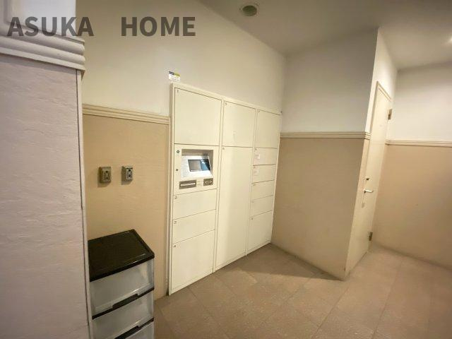モリスガーデンヒルズ井土ヶ谷の設備|不在時にもあると大変便利な宅配ボックスを完備。セキュリティ面でも安心ですね。