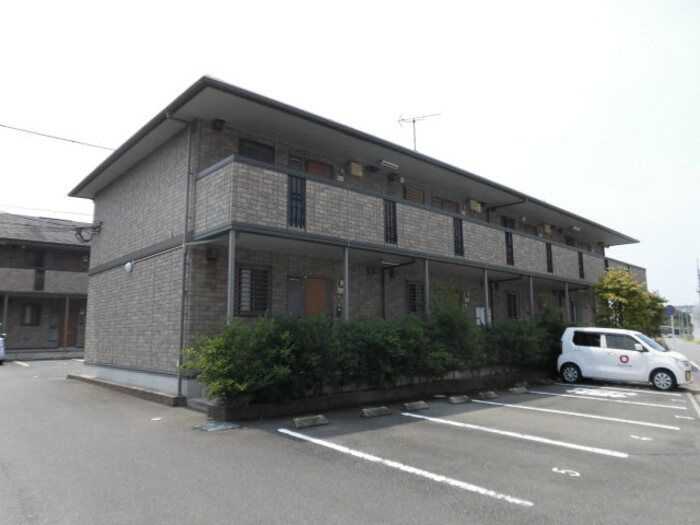 アンプルール　B棟の外観
