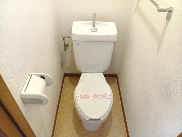 カーサ南万々のトイレ|落ち着いた色調のトイレです