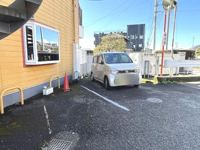 カーサ南万々の駐車場|駐車場があるので、車を買う予定の方も安心です