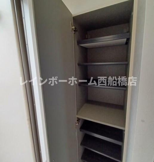 千葉市稲毛区稲毛東６丁目のアパートの玄関