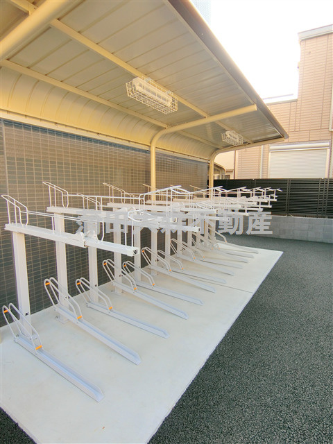REALIZEレアライズ蒲田Ⅱのその他共用部分|屋根付きの駐輪場