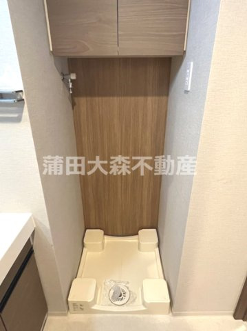 REALIZEレアライズ蒲田Ⅱの設備|上部棚収納付の洗濯機置き場