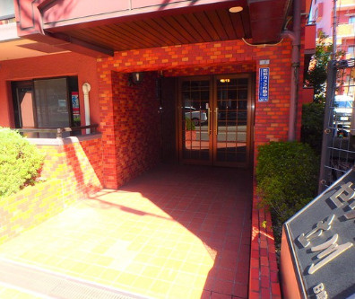 セザール立川Ｂ館のエントランス