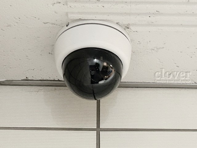【防犯設備】 | ビューシティ新宿御苑 | 建物や敷地の隅々に目を光らせる防犯カメラが設置されています。現地を見学される際には、その存在や台数にも意識を払ってみてください。～即日のご見学可能～　お問合せはお気軽にどうぞ。
