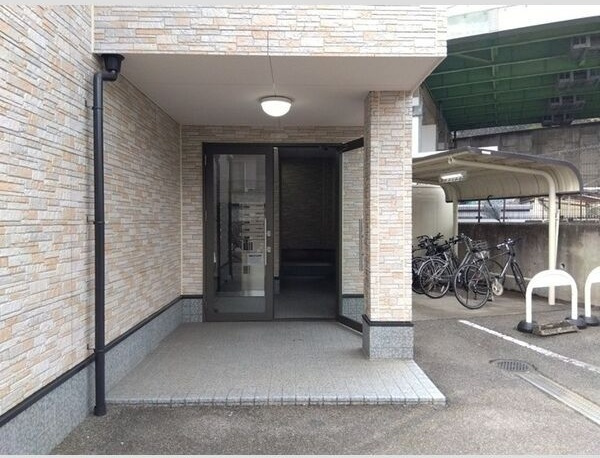 エトワール参番館の玄関