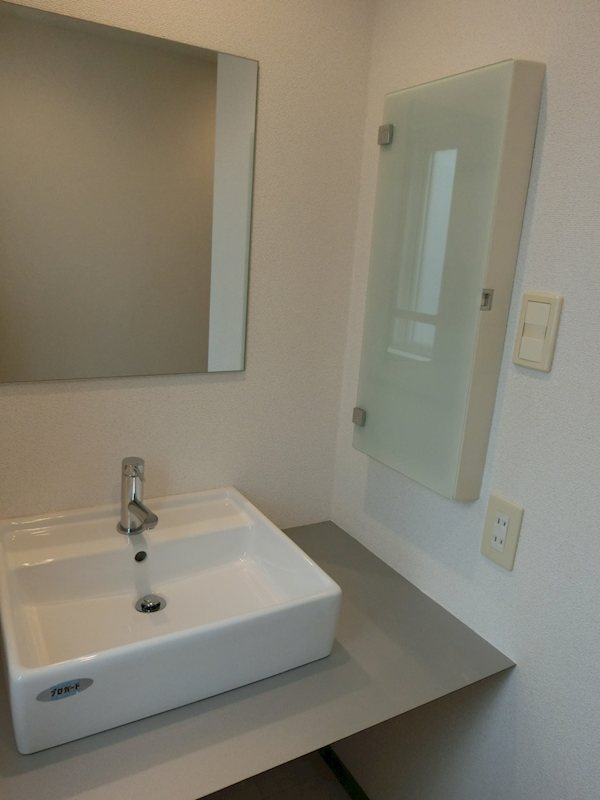 新品家具付きマンション和田9(KaGood東京)の独立洗面台