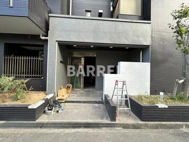 豊中市南桜塚３丁目の賃貸マンションのエントランス