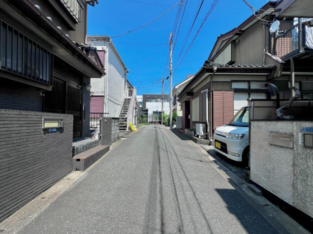 敷地面積33坪　売地　ふじみ野市鶴ケ舞1丁目の前面道路含む現地写真|南西側4.0ｍ私道。約10.8ｍの広い間口で自由度の高い設計が可能です♪