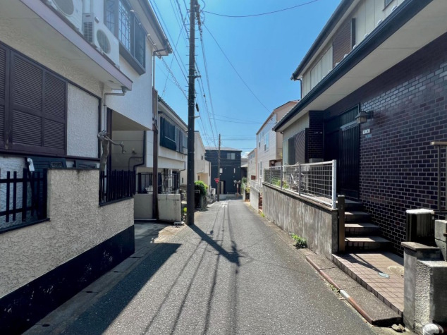敷地面積33坪　売地　ふじみ野市鶴ケ舞1丁目の前面道路含む現地写真|南西側4.0ｍ私道、10.84ｍ接道。接道幅が広く使い勝手が豊富です♪