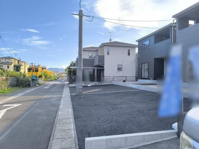 【前面道路含む現地写真】